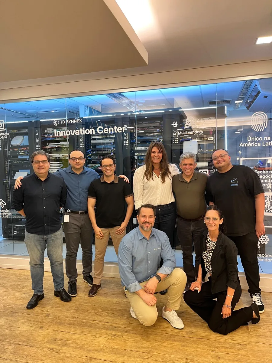 Equipo de TD Synnex y War Room Latam en el Innovation Center, al cierre de un Shark Tank de venta consultiva